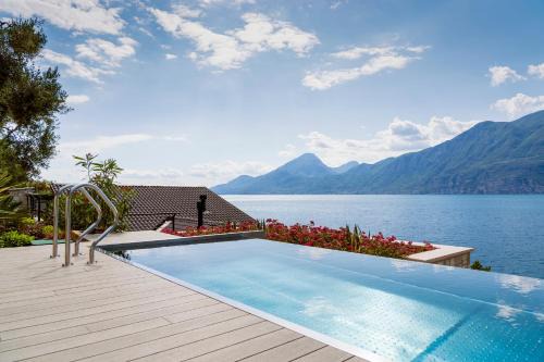 Brenzone sul Garda Apartment | Inviting Sunset Residence: 4-Star with Ocean Views