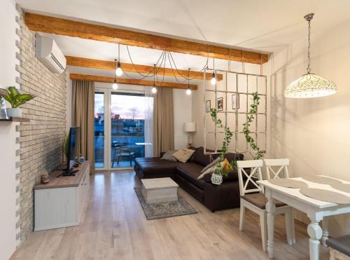 Fonyodliget Apartment | Relax at Sunset Resort 311 with Oceanfront Bliss