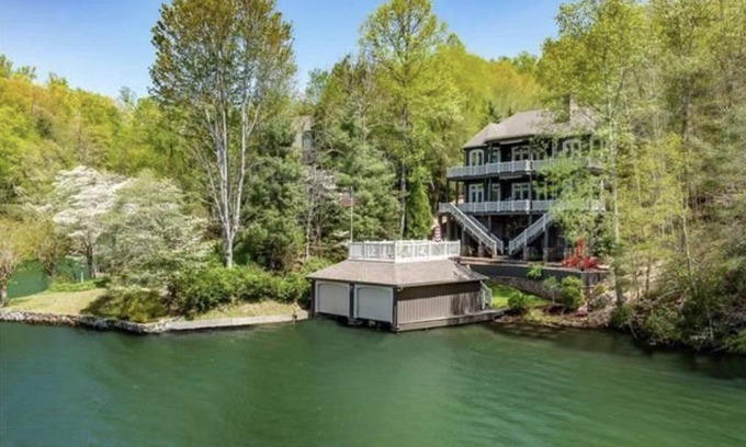 Lake Lure House | Unforgettable Sunset Rest: Lake Lure's Premier Destination
