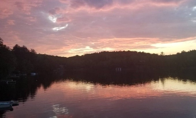 Rosseau Cottage | Unforgettable Sunset Retreat on Lake Rosseau - 10/10 Rated