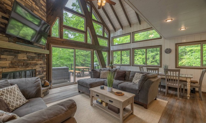 Innsbrook Ski Chalet | Exceptional Sunset Ridge Hideaway with Oceanfront Views
