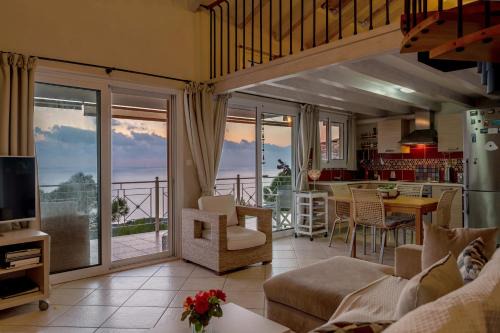 Zalongo Apartment | Pet-Friendly Sunset Riza: 4-Star Stay with Top Reviews