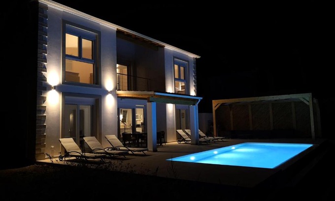 Kavvadades Villa | Tranquil Sunset Sea View Villa 8 with Pool & Kitchen