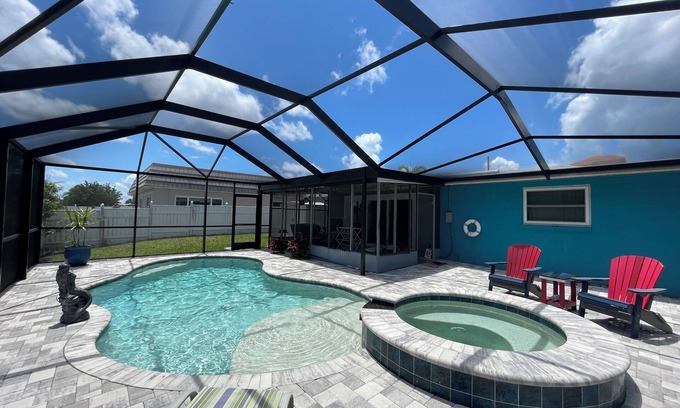 Gulf Harbors House | Tranquil Sunset Serenity Retreat with Oceanfront Pool Access