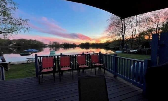 Clare Cottage | Waterfront Retreat at Sunset Shores #3 with Firepit & Rowboat