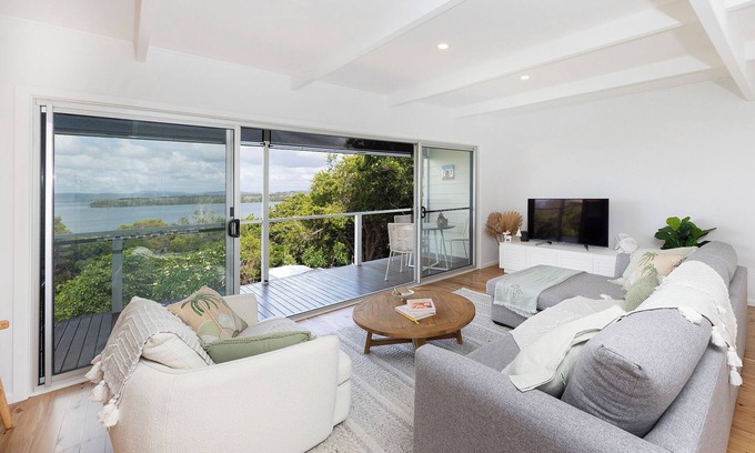 Green Point House | Sunset Shores - Between the ocean and the lake and far from the madding crowd