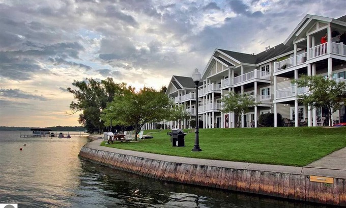Cadillac Condo | Relaxing Sunset Shores Resort: Waterfront Condo Getaway