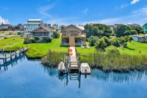 North Topsail Beach House | Explore Sunset Sound Cottage: Oceanfront Bliss Awaits