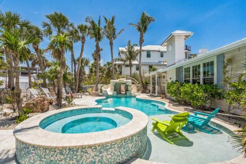 Siesta Key Village House | Unwind at Sunset Splash: 4-Star Pet-Friendly Paradise