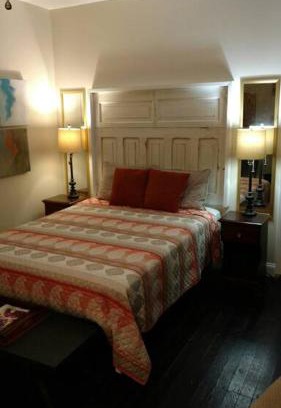 Florence Apartment | Sunset Studio: Ideal Retreat with Full Kitchen Amenities