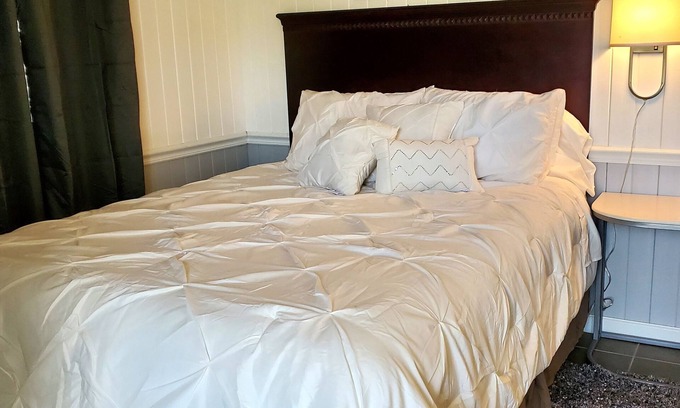 Pikeville Bed & Breakfast | Inviting Sunset Suite at Cascade Inn Near Fall Creek Falls