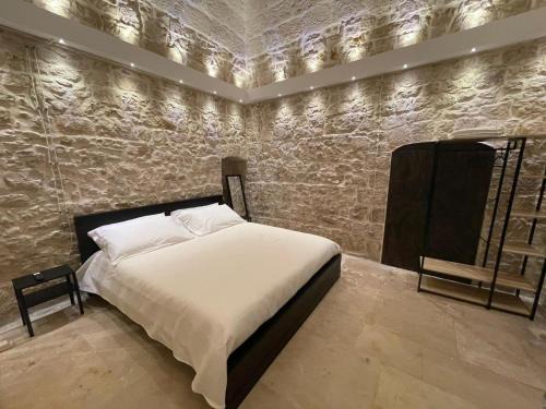 Molfetta House | Experience the Sunset Suite: Family-Friendly with Hot Tub