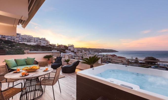 Rethymno Apartment | Ocean View Sunset Suite in Réthimno - Rated 10/10 by Guests