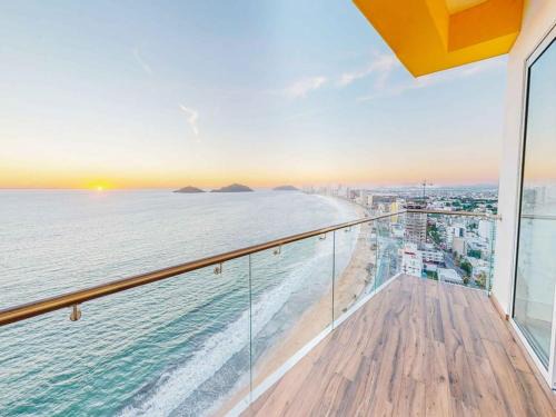 Mazatlan Apartment | Oceanfront Sunset View 1801 - Penthouse with Spa & Pool