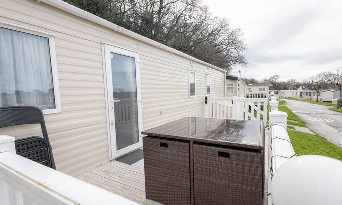 Mudeford House | Cozy Sunset View: 3-Bedroom Holiday Home at Hoburne Park