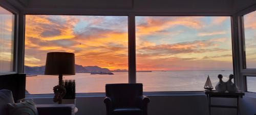 Algorta Apartment | Relaxing Sunset View Apartment for Families with Kids