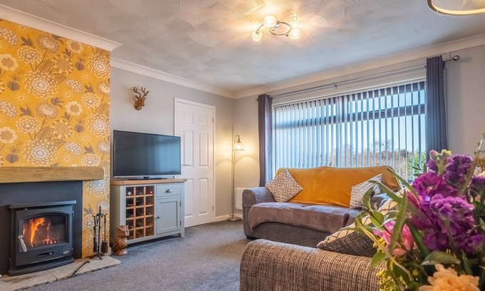 Dersingham House | Pet-Friendly Sunset View Hotel in Dersingham, Norfolk