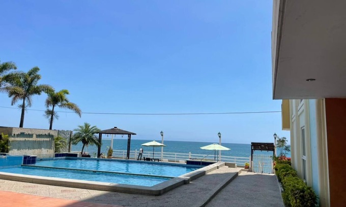 Salinas Condo | Scenic Sunset View Duplex Penthouse in Salinas