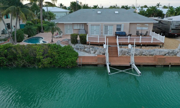 Cudjoe Gardens House | Pet-Friendly Escape in Paradise with Ocean Views