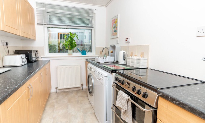Newport-On-Tay Apartment | Stylish Sunset View 1-Bed Apartment Near St Andrews Golf