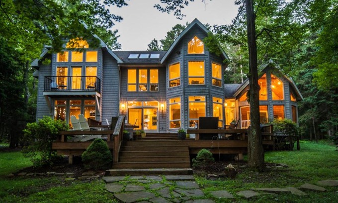 Swanton House | Experience Sunset View: Family-Friendly Comfort Awaits