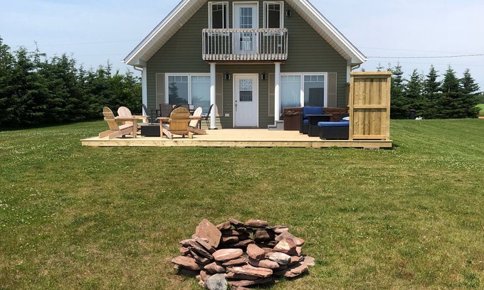 Chelton House | Unforgettable Sunset Views Vacation Home with Hot Tub