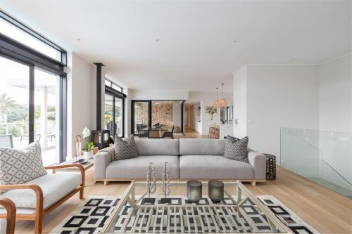 Robberg Beach Villa | Beautiful Sunset Villa with Ocean View and Hot Tub