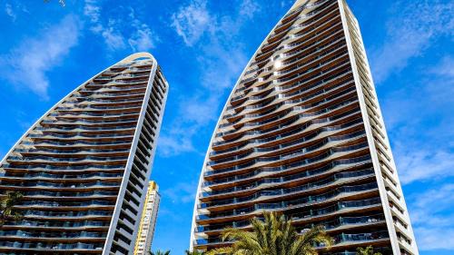 Benidorm Apartment | Prime Oceanfront Retreat at Sunset Waves with Spa & Pool