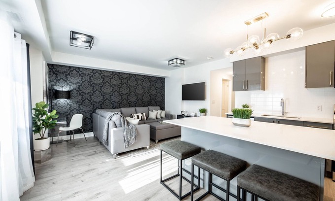 Niagara Falls House | Discover Sunset x Falls: Modern Stacked Town with Parking