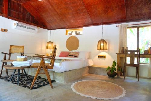 Champakulam Bed & Breakfast | Experience Sunsets and Palm Trees with Ocean Views