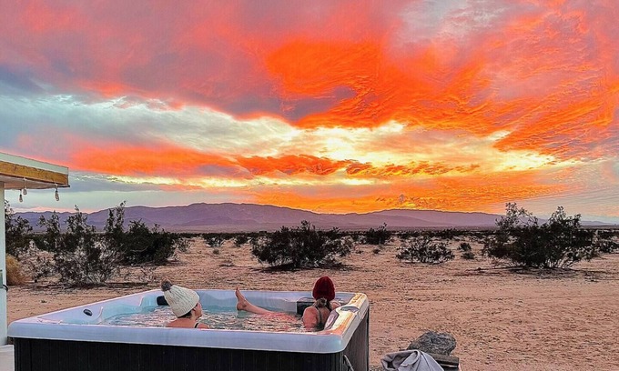 Wonder Valley House | Relaxing Retreat with Hot Tub and Park Access Near You
