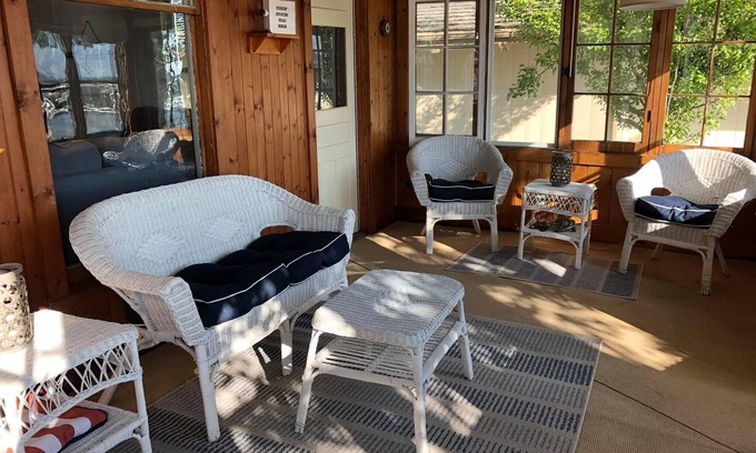 Coldwater House | Experience Breathtaking Sunsets with Lake View Amenities