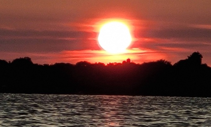 Valentia House | Captivating Sunsets Await at Our Pet-Friendly Retreat