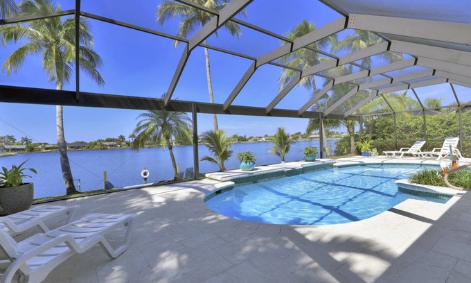 Pelican House | Unforgettable Sunsets & Poolside Bliss - Top Rated Getaway