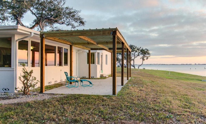 Indian Beach Sapphire Shores House | Escape to Sunsetter on Sapphire Shores: Oceanfront Bliss