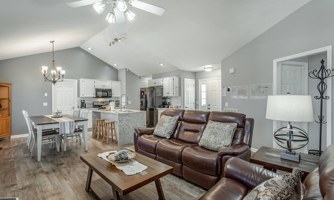 East Brainerd House | Gather and Relax at SunsetView Blvd - Rated 9.8 by Guests