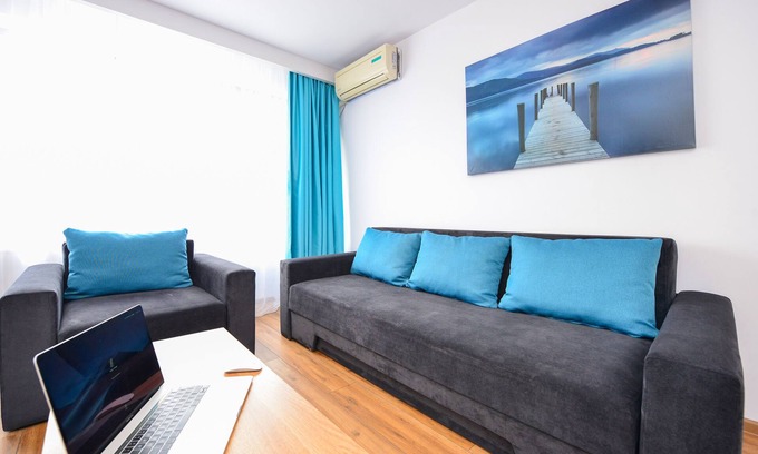 Bucharest City-Centre House | Welcoming Sunshine Apartment Near Cismigiu Gardens