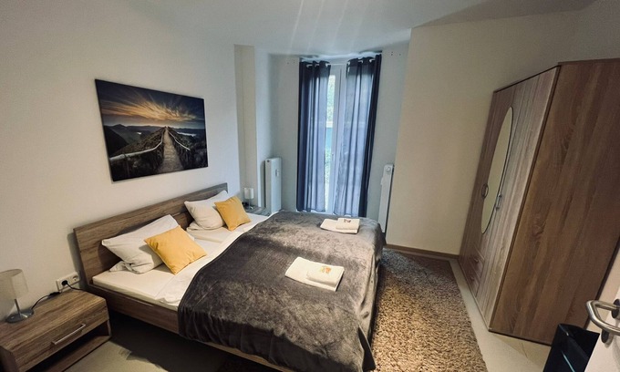Gemarkung Barmen Apartment | Peaceful Sunshine Apartment in the Heart of the City