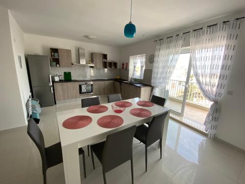 Mellieha Apartment | Modern Sunshine Apartments Mellieha - Family-Friendly Retreat