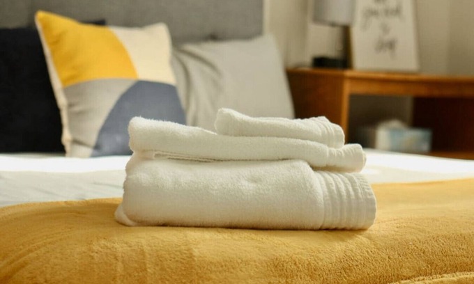 Rosewood House | Explore Sunshine BNB: Pet Friendly & Walk to 5 Parks!
