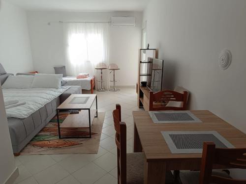 Dubovica Apartment | Budget-Friendly Sunshine BUDVA - Perfect for Families