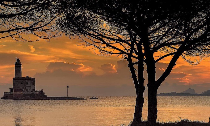 Olbia Cottage | Cozy Sunshine Cottage Just Steps from the Beautiful Sea