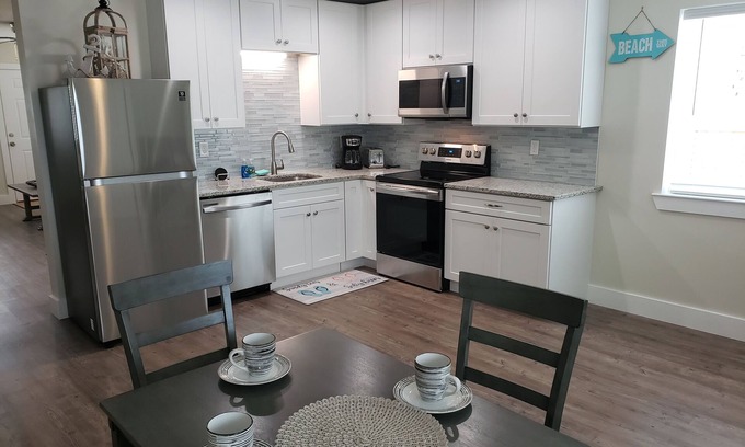 Crescent Beach Apartment | Sunshine Getaway: Top-Rated Retreat with Spa and Hot Tub