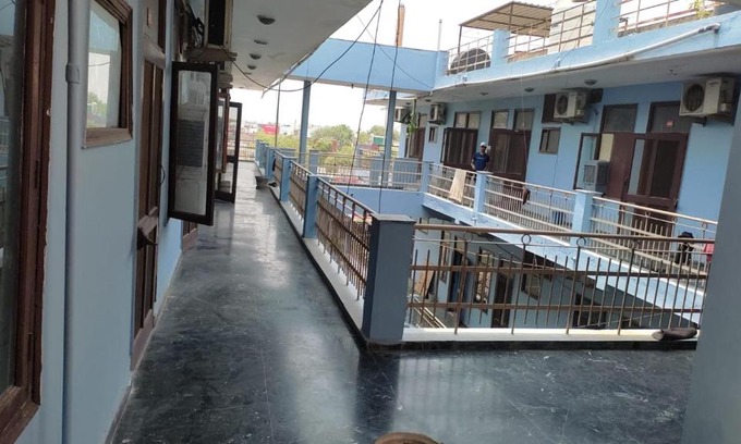 Old Gurgaon House | Comfortable Sunshine Guest House for Family-Friendly Stays