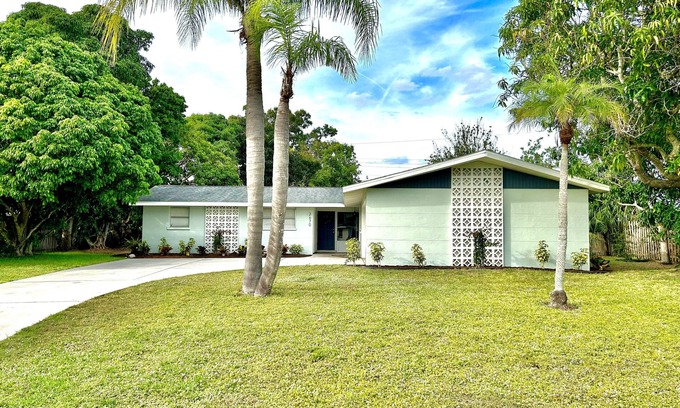 Sarasota Springs House | Relax at Sunshine Haven: Top-Rated Spa & Family-Friendly