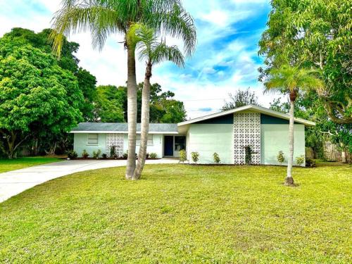 Southgate House | Serene Sunshine Haven: Oceanfront Retreat with Top Reviews