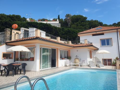 Andora House | Oceanfront Sunshine Home 2: Guest Rated 10/10 on Comfort