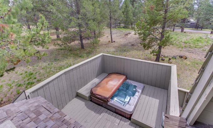 Overlook Park House | Sunshine Retreat in Sunriver: Family-Friendly with Pool & Hot Tub