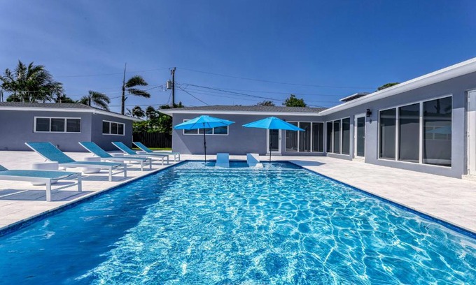 Wilton Manors Apartment | Experience Sunshine Manors: Family-Friendly with a Pool