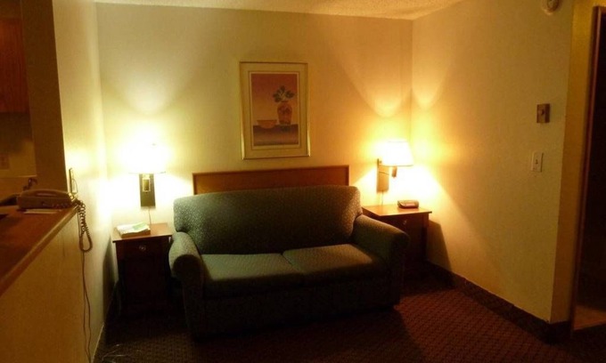 Fife Hotel | Bright and Inviting Sunshine Motel II with Pool & Spa
